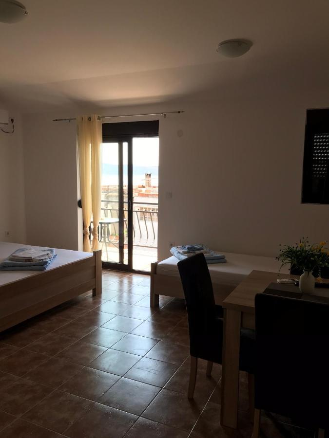 Julija 1 Apartment Игало Екстериор снимка