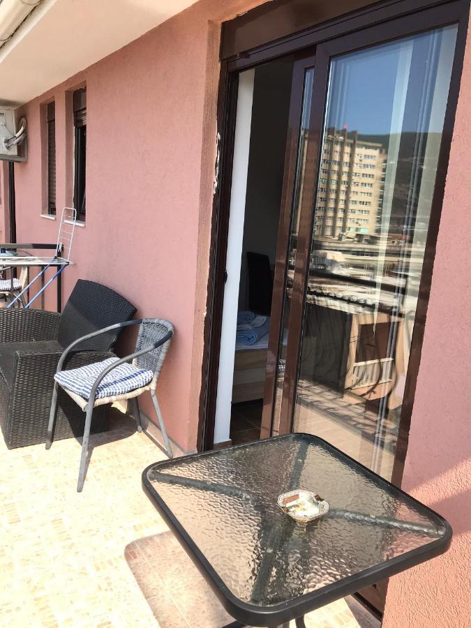 Julija 1 Apartment Игало Екстериор снимка