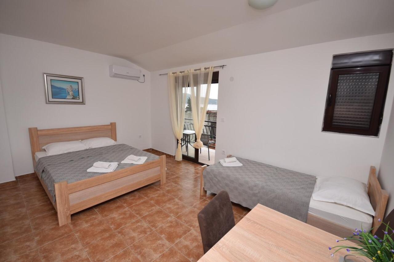 Julija 1 Apartment Игало Екстериор снимка