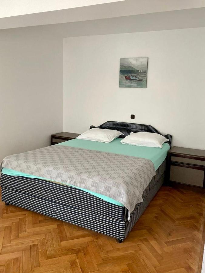 Julija 1 Apartment Игало Екстериор снимка