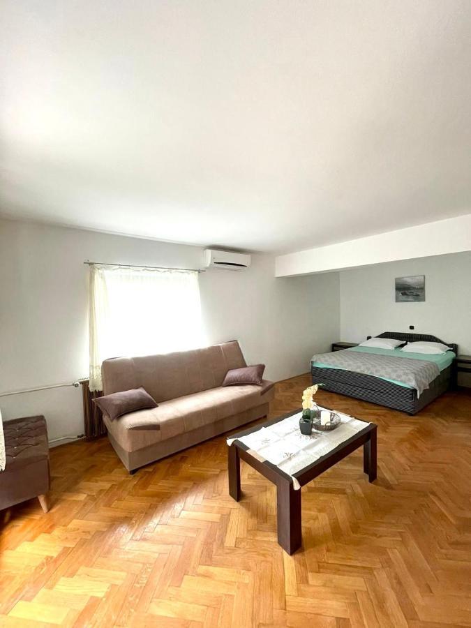 Julija 1 Apartment Игало Екстериор снимка