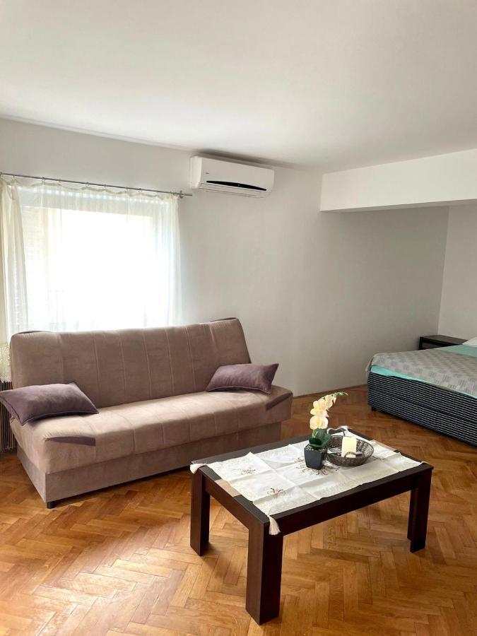 Julija 1 Apartment Игало Екстериор снимка