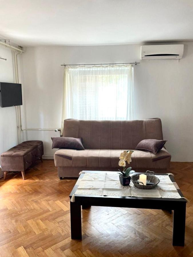 Julija 1 Apartment Игало Екстериор снимка