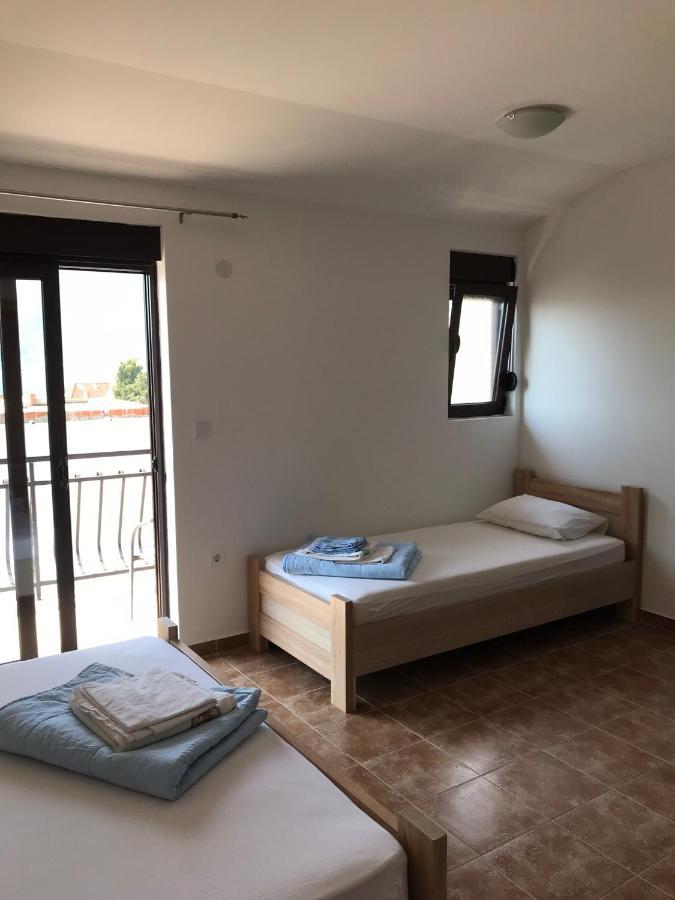 Julija 1 Apartment Игало Екстериор снимка