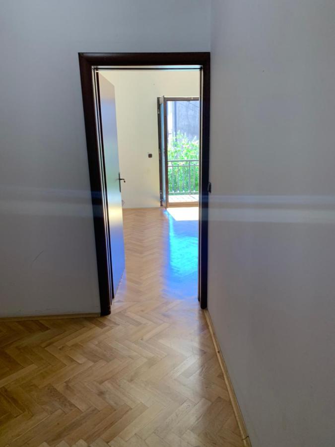 Julija 1 Apartment Игало Екстериор снимка