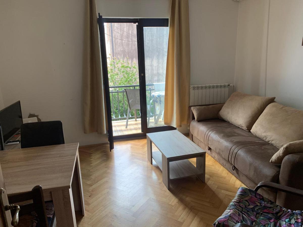 Julija 1 Apartment Игало Екстериор снимка