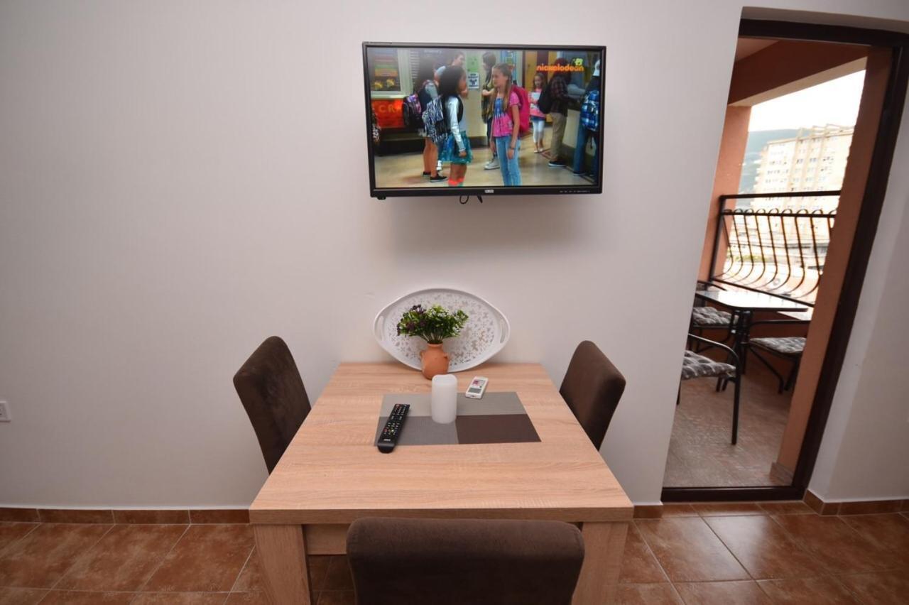Julija 1 Apartment Игало Екстериор снимка