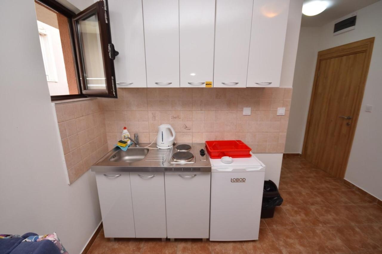 Julija 1 Apartment Игало Екстериор снимка