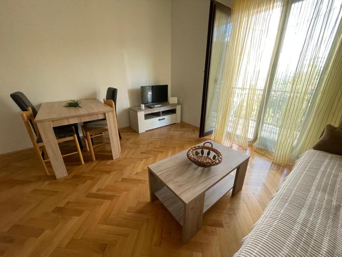 Julija 1 Apartment Игало Екстериор снимка